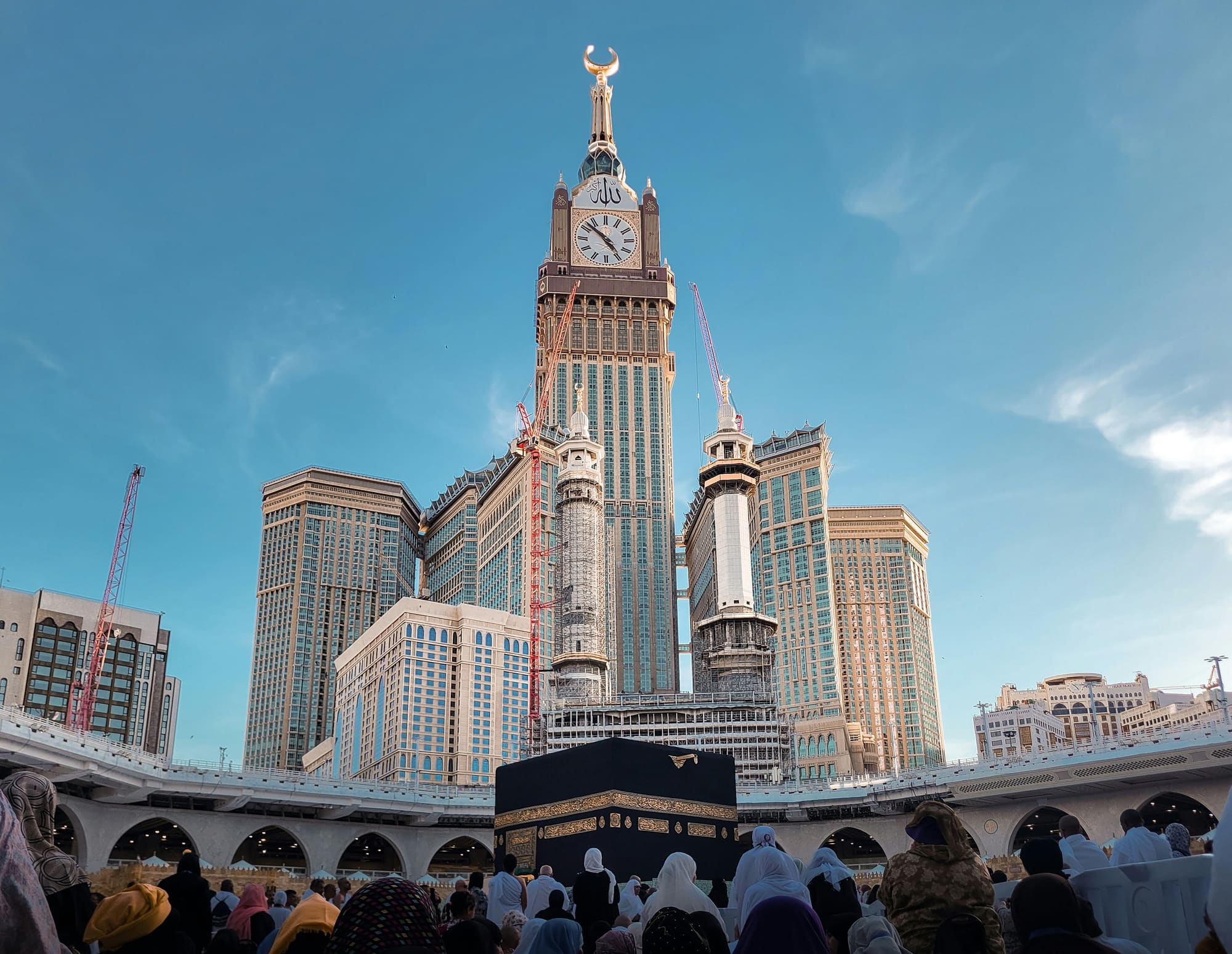 Hotel Near the Haram: How to Read the Real Distances